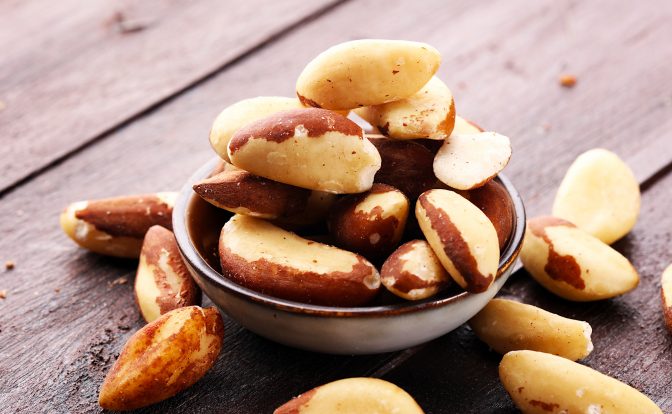 Paranüsse in einer Schale