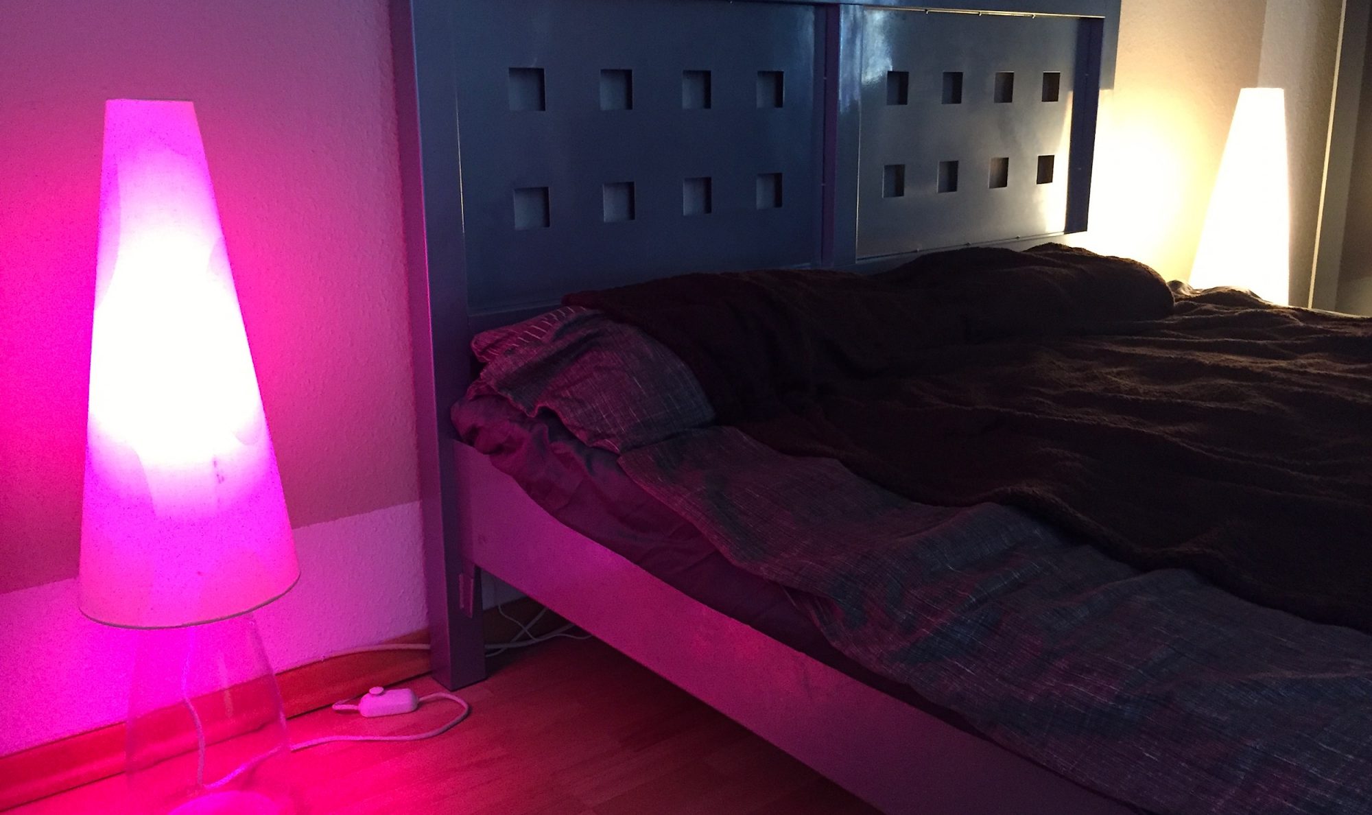 Ikeas Tradfri-Leuchte in einem Schlafzimmer