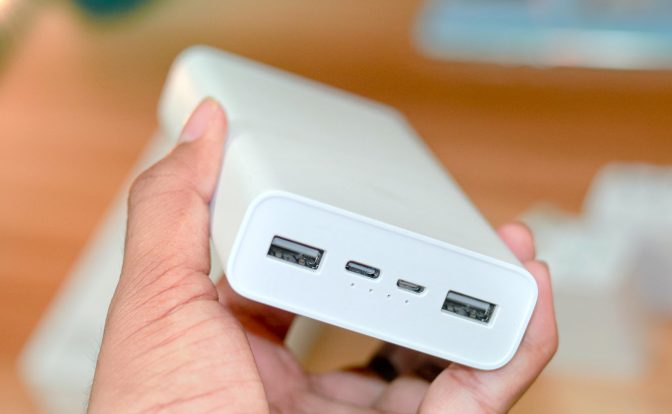Eine Powerbank gehört zum besten Zubehör für unterwegs