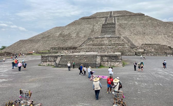 Die Sonnenpyramide in Teotihuacán gehört zu den größten Pyramiden der Welt